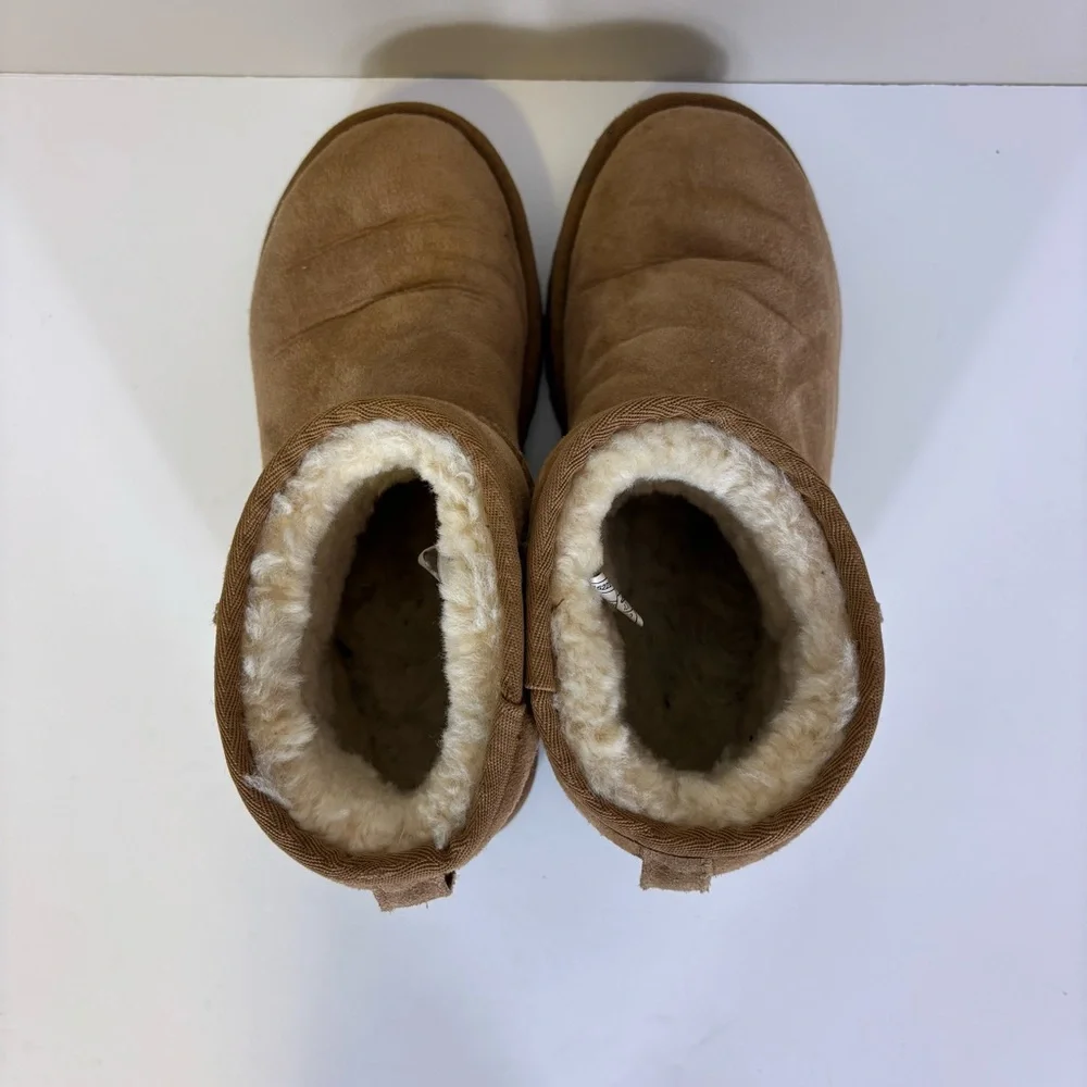 UGG Chestnut‎ Short Classic Winter Fur Lined Boots Women’s 8